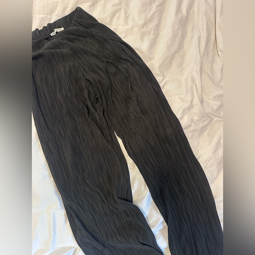 Zara Black Pleated Pants